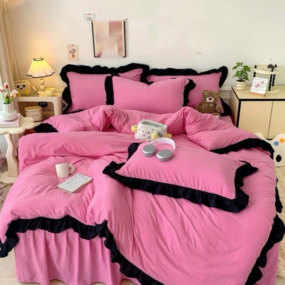 Elegant Pink and Black Ruffled Bedding Set